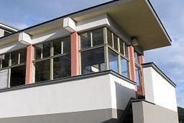Haus des Volkes Das Bauhaushotel (Probstzella)